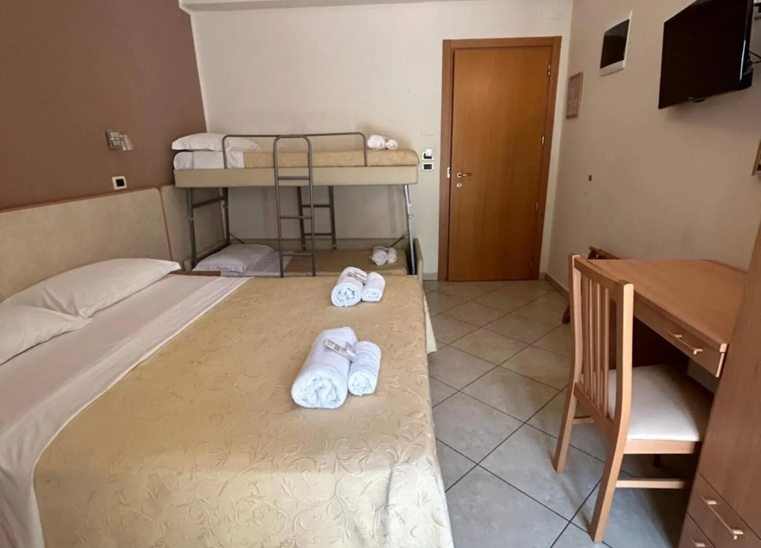 Hotel Favorita Cesenatico 3*,  Italy