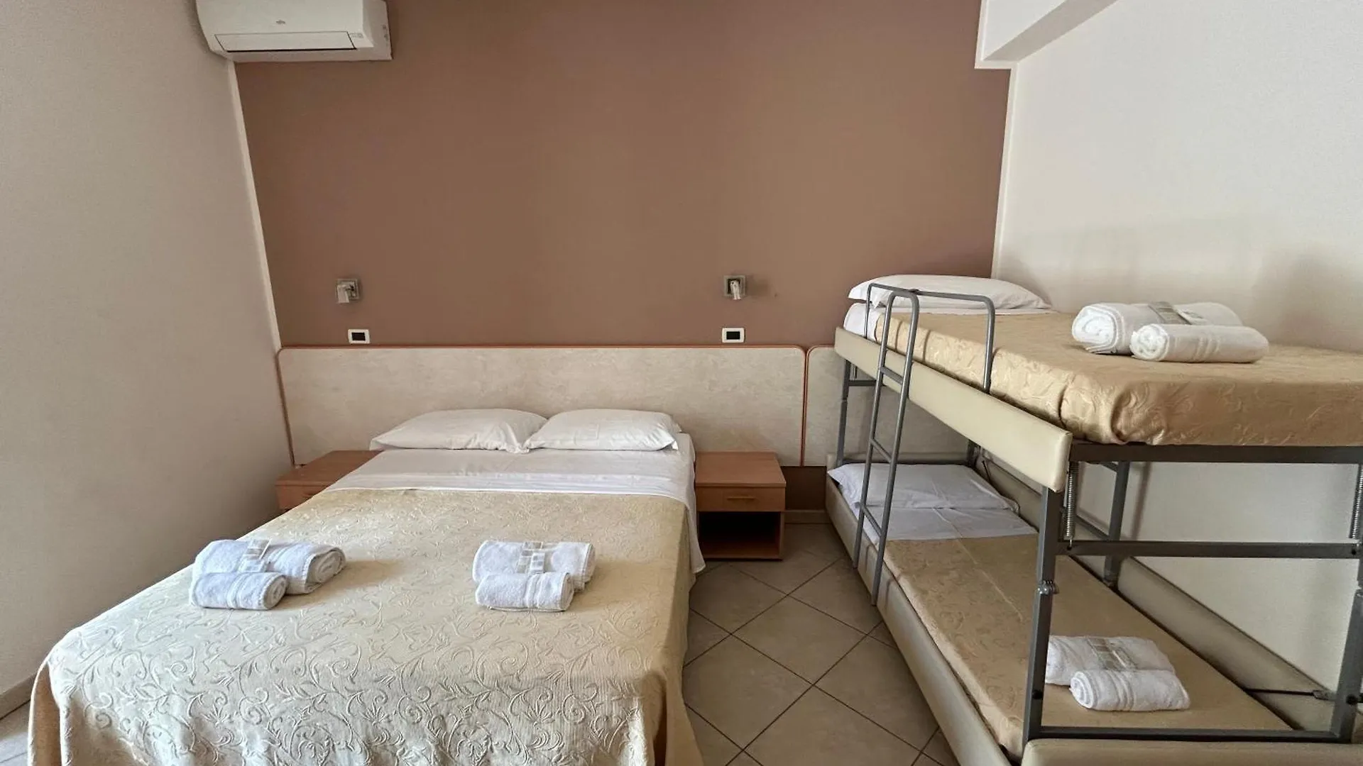 Hotel Favorita Cesenatico 3*,  Italy