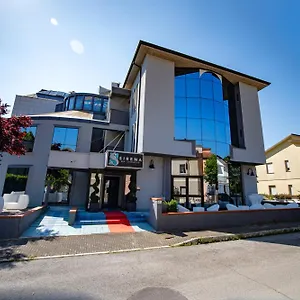 4* ホテル Sirena -
